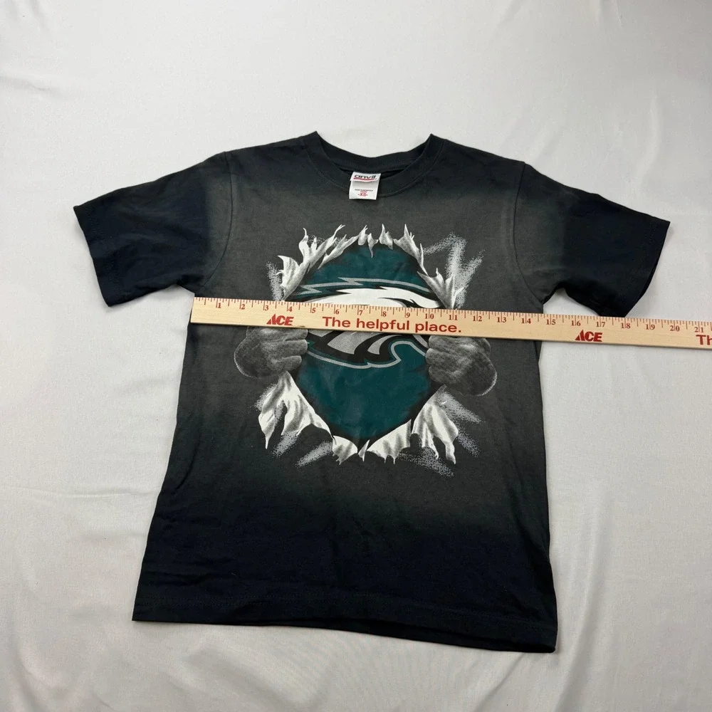 Anvil T-Shirt Kids XS Black Philadelphia Eagles Ripped Graphic Funny Back Text